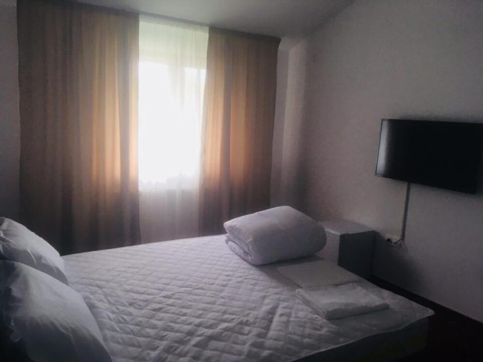 Hotel Ostrov Calimanesti Luaran gambar