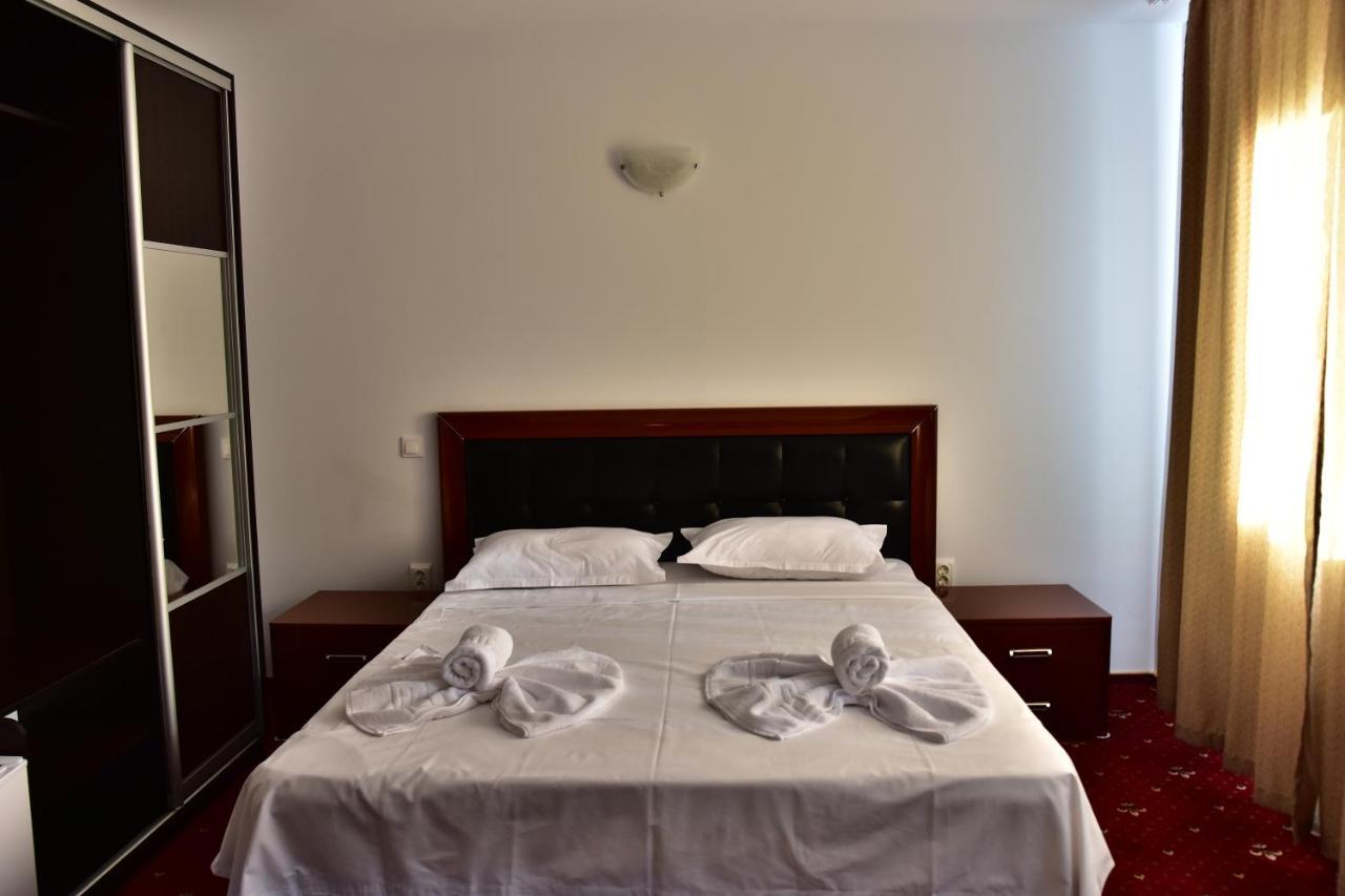 Hotel Ostrov Calimanesti Luaran gambar