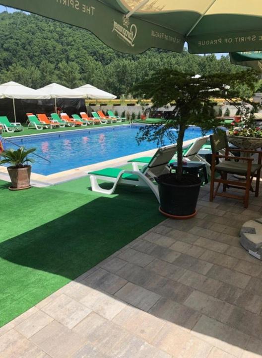 Hotel Ostrov Calimanesti Luaran gambar