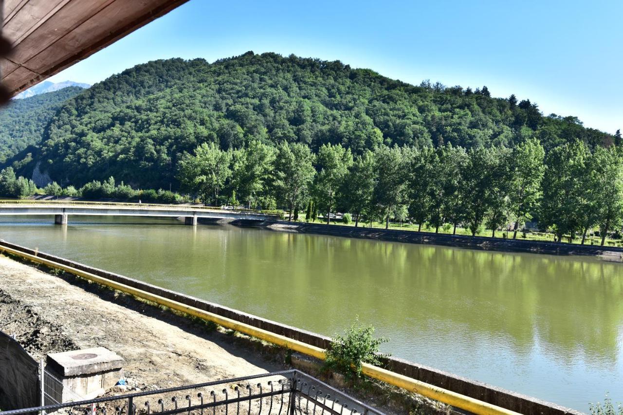 Hotel Ostrov Calimanesti Luaran gambar