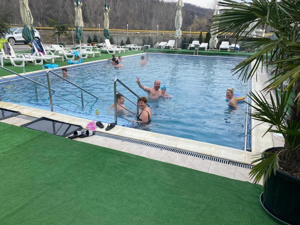 Hotel Ostrov Calimanesti Luaran gambar