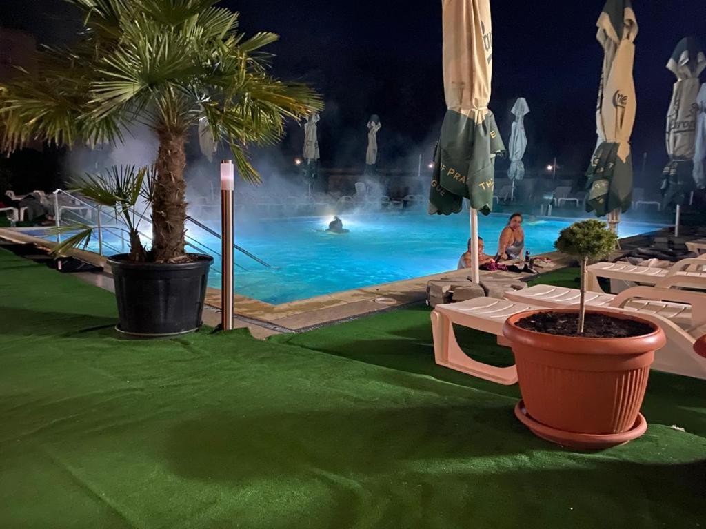 Hotel Ostrov Calimanesti Luaran gambar