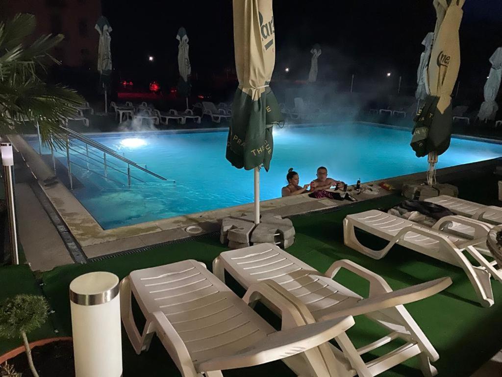 Hotel Ostrov Calimanesti Luaran gambar